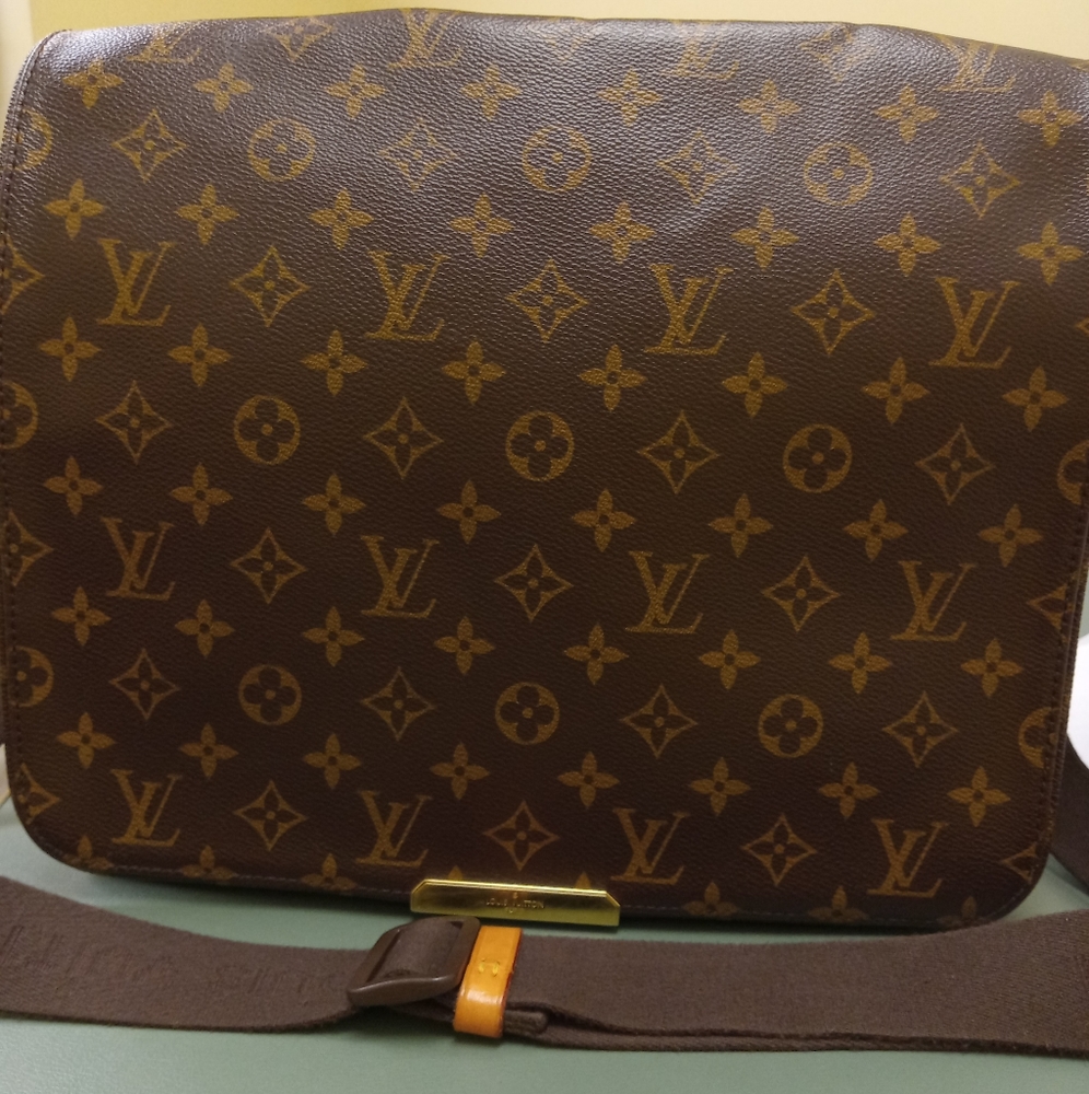 Authentic Louis Vuitton bag. Today Only Sale!